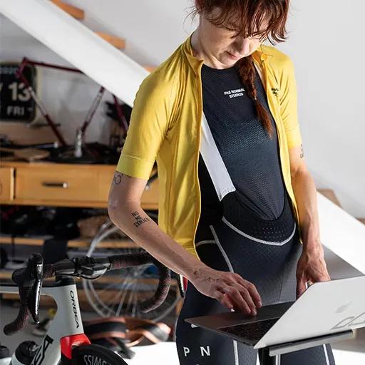 Woman accessing the BKOOL bike simulator on her computer.